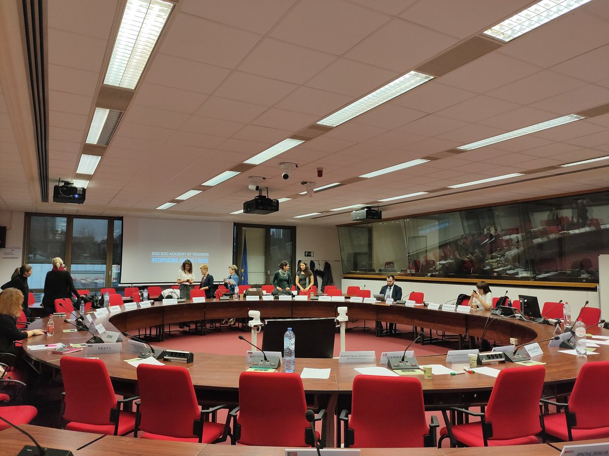 glottovolante's tweet photo. Last but not least, exploring all types of Interpreting technology with @adrechsel @EUInterpreters #1MAC1 @nuigalway #1n https://t.co/zzSmI2G9Ws