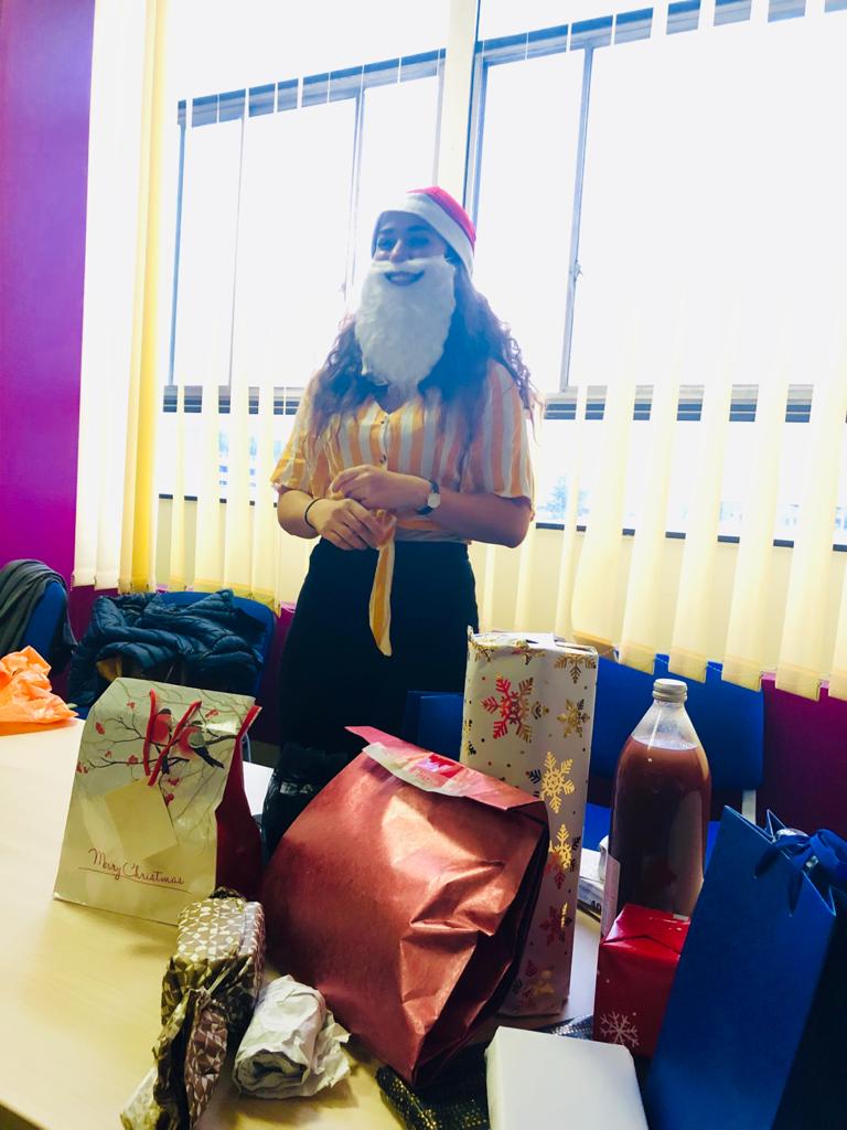 lirisDRIM's tweet photo. l'équipe #lirisDRIM s'est réunie autour d'une raclette pour fêter #Noël.   🎁🎁 https://t.co/8ME23c7JJX
