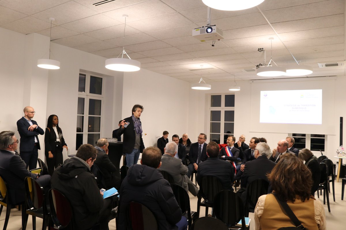 LaStationStOmer's tweet photo. C'est officiel, @cedric_o annonce que La Station est labellisée "Fabrique Numérique de Territoire" ! De beaux projets à mettre en oeuvre en 2020 pour l'écosystème d'innovation du #paysdesaintomer : déploiement territorial, 
Microfolies, transitions numérique... https://t.co/SL7fMsQcH5