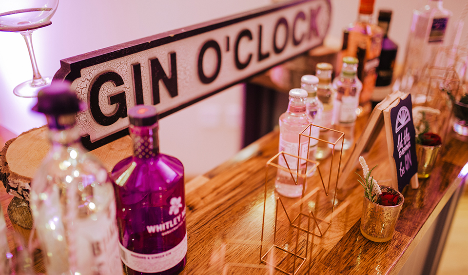 We've rounded up the latest barn wedding trends to look out for over on our blog... 

Lee Daniels Photography

#weddingtrends #weddings #gin #ginbar #cocktail #happyhour 
bit.ly/376HvBm