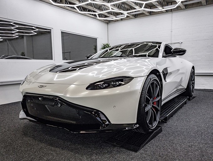 A full colour change wrap including door shuts &amp; returns in <a href="/ORAFOL_Americas/">ORAFOL Americas</a> Crystal White with contrasting hood section in gloss black! 🖤
•
To finish we added <a href="/GYEONQuartzSA/">GYEON quartz SA</a> ceramic coating, not only ensuring added protection &amp; longevity but also enhancing the gloss finish 💯