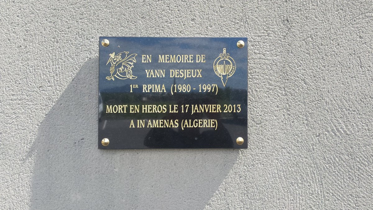 veteransjobscen's tweet photo. In Mémoriam Yann Desjeux.Tes frères d'armes SAS ne t'oublient pas Dany Le 17 janvier 2013 L'ancien #SAS (seul Français mort dans l'attaque) a jusqu'au bout tenté de rassurer et d'épargner les otages étrangers retenus à ses côtés durant l'assaut d'#InAmenas https://t.co/TslHXUclaY https://t.co/mtDjrhA354