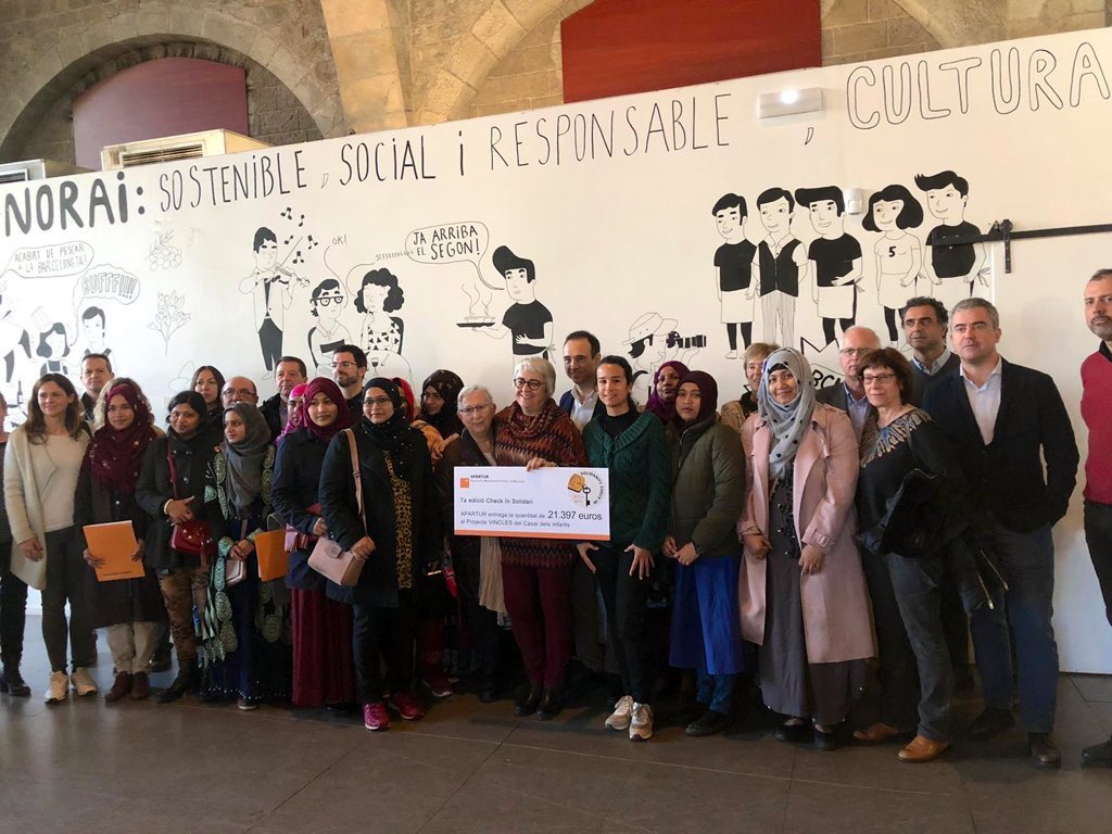 elsa_artadi's tweet photo. Acte de cloenda de la 7a edició de la campanya #CheckInSolidari que recapta fons per al projecte Vincles del @casalinfants. Una iniciativa solidària d’@apartur. https://t.co/vkpwU3iy5j
