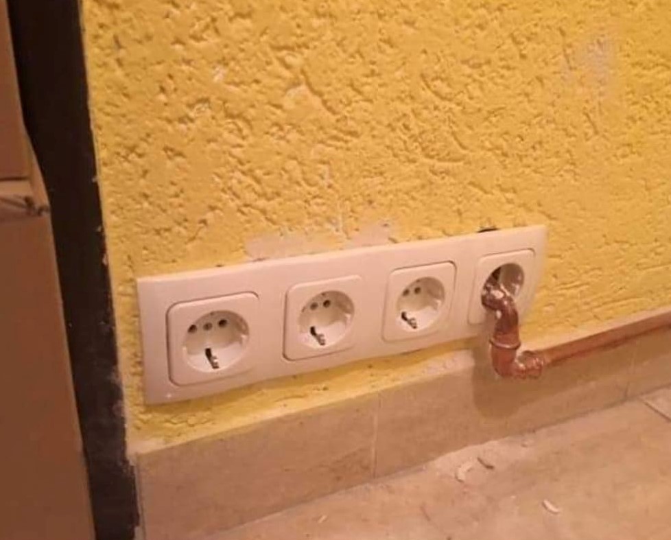 SandfordLtd's tweet photo. Friday humour :) 

@onthetoolstv 
#DIY #constructionuk #builders #engineers #plumbers #electricians #humour #spotted https://t.co/13jwbW4NiS