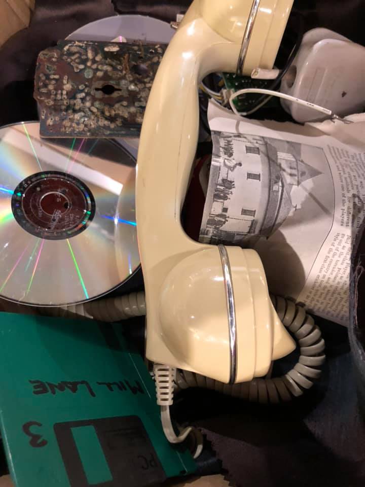 RepairCafeWhit's tweet image. Lots of people are committing to renew reuse and mend this year and have a “no buying new policy” - what can you you mend to reuse or hand into someone new? Pop along to one of our cafes and see if we can help you mend something! Next date 15th February