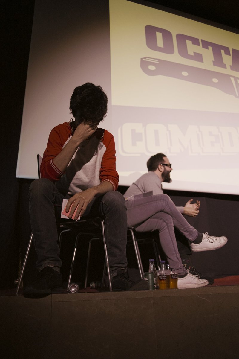 ComedyFightC's tweet photo. 🔥Ocho cómicos reventándose, un jurado barriendo los restos y tú en tu butaca flipando.

💥Hoy a las 23.00 en el @teatretalia de #Valencia tenéis una edición especial del #ComedyFightClub.

❤️Entradas en: https://t.co/jBpHYIFAuK https://t.co/jnuQz6DMBE