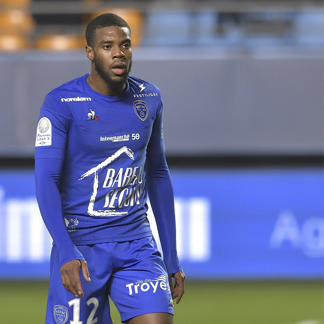 estac_officiel's tweet photo. 𝐏𝐨𝐬𝐞𝐳 𝐯𝐨𝐬 𝐪𝐮𝐞𝐬𝐭𝐢𝐨𝐧𝐬 à @WARREN_TCHIM12, pur produit de la formation Troyenne. 🔵⚪️
Il y répondra dans le prochain numéro d’ #EstacMag qui sortira le 31 janvier prochain à l’occasion de #ESTACGF38 🎙 https://t.co/DJmS8RSimq
