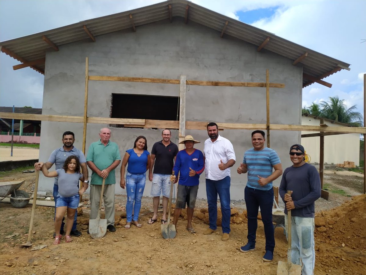 Acompanhando as #obras de construções dos refeitórios e construção do auditório; troca de piso das salas; e ampliação do pátio, em unidades escolares do município de Costa Marques.