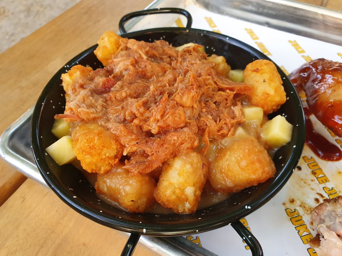 poutinereviews's tweet photo. Tater tot poutine from @brothersbeernz in Onehunga. The NZ curd situation is weird but these are good. Spicy from the pork and great with the beer. 6/10 as it's not a real poutine. Great though https://t.co/YKnCstWeF8