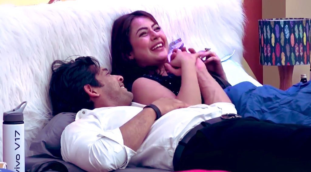 Eye_m_jessica's tweet photo. The most cutest and sweetest bond i ever saw in bigg boss house ♥️
#BBshowusSidnaaz 
#BB13 
@ColorsTV https://t.co/rNZoyij25E