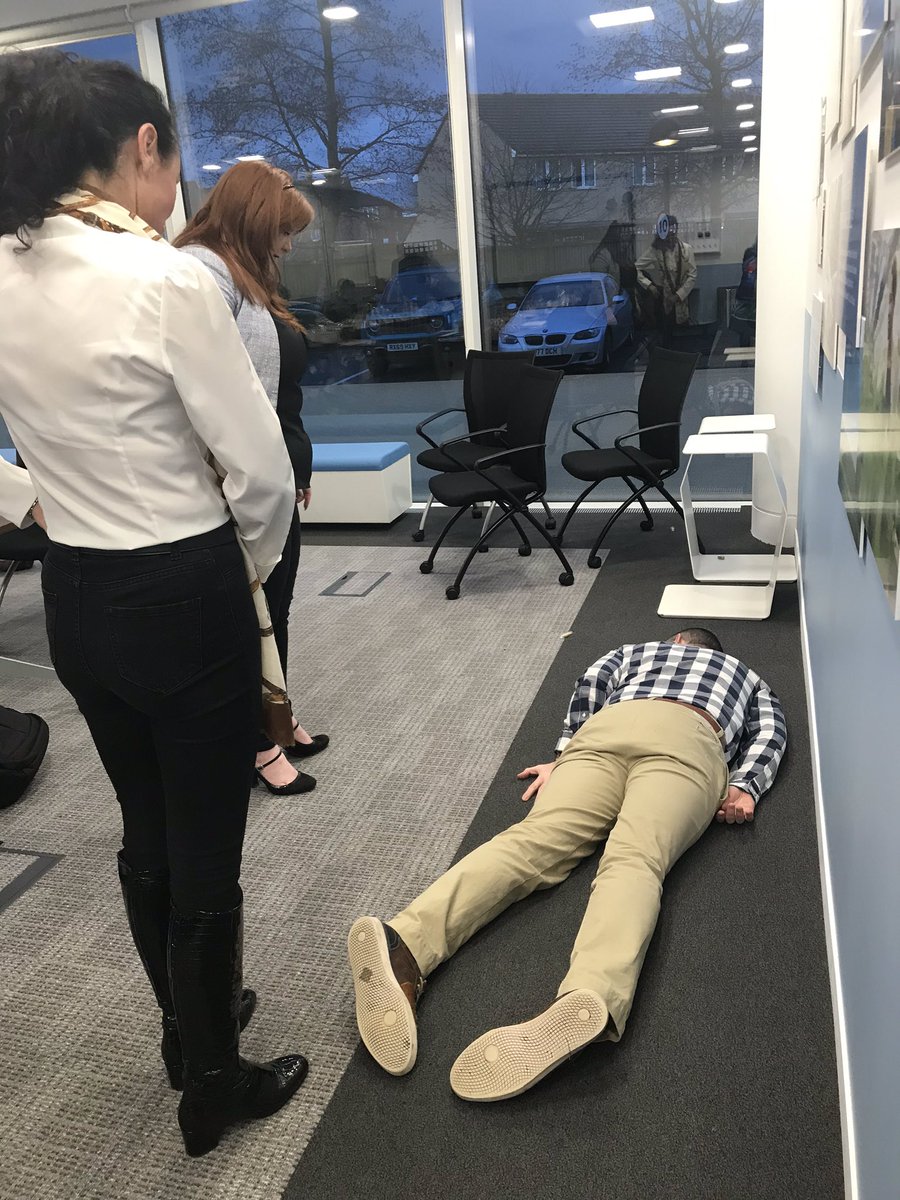 jillboonehi's tweet photo. UK and Ireland Talent Development professionals practicing some coaching techniques. #pullvspush #askvstell #engagevsdirect https://t.co/KfBMtOT2W6