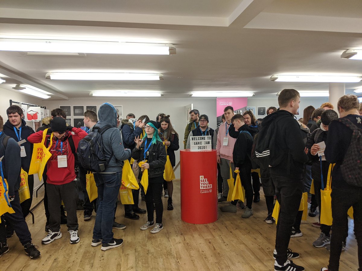 We have arrived!! Let the awards day commence!! <a href="/CumbriaUni/">University of Cumbria</a> @DigiArt_UoCIA <a href="/GamesArtMediaGC/">Games Art and Media Gateshead College</a>