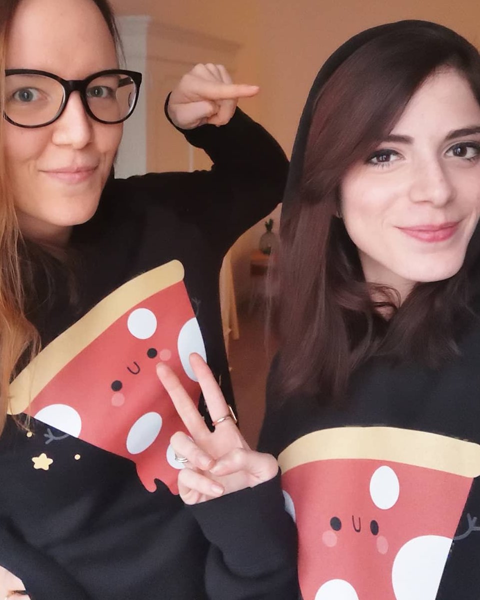 WorthWearingOrg's tweet photo. 🍕Oggi è la #giornatamondialedellapizza
Perché gustarla e basta quando puoi anche indossarla?
▶️ https://t.co/ZcVZMIUjD9

Scopri i gadget associati a #PizzaFunnel, il #workbook di @juiceforb! Una guida per dar vita al tuo progetto e conquistarti la tua fetta di pizza quotidiana😋 https://t.co/HvkFD1u6gL