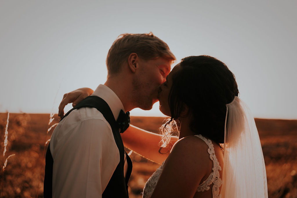 Courtney &amp; Chris in the cornfields 📸 by @kimwilliamsweddings ♥ #indiewedding #lydecourt #barnweddingvenue soo.nr/tTcQ