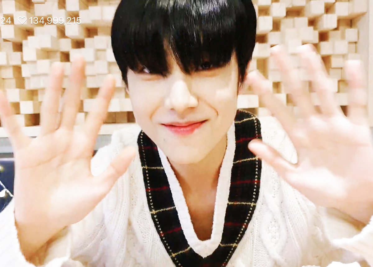 mb_eunsang's tweet photo. 열아홉 은상이 너무 예뻤고 ㅠㅠㅠ 너무 보고싶었어💖 
은상이 덕분에 앞으로 행복한일만 가득!!!!!!!!!! https://t.co/obLTikvGBa