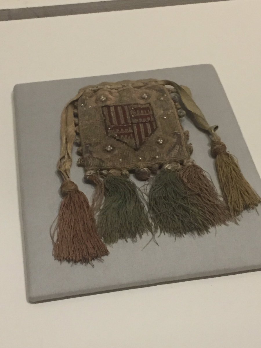 Après Jeanne d’Albret au Luxembourg, voici ce que j’ai croisé au <a href="/museecluny/">Musée de Cluny</a>... (merci @damoizl !) le Béarn est décidément partout ! #InBearnWeTrust