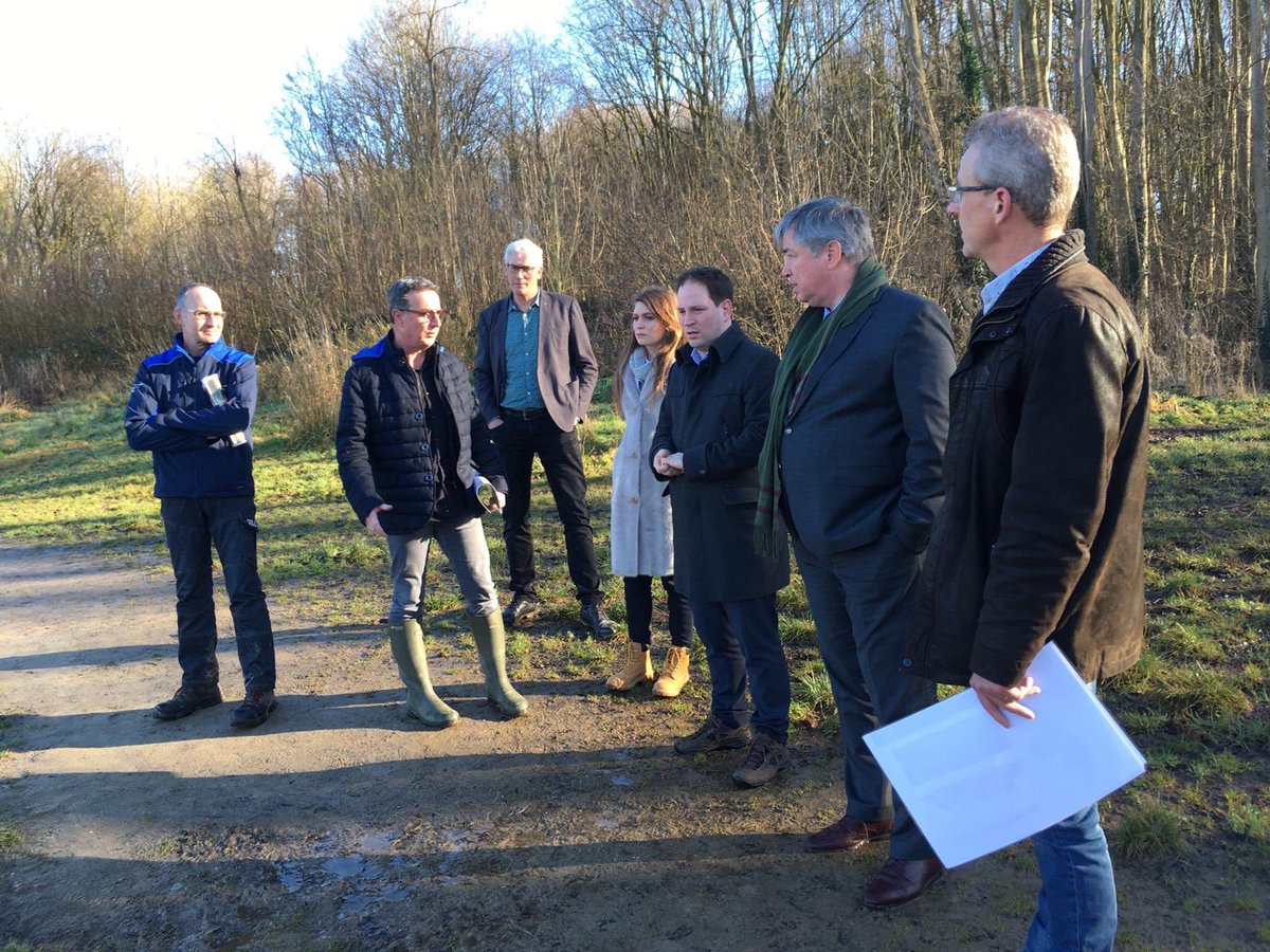 har_frenken's tweet photo. Werkbezoek Limburgse gedeputeerde Andy Dritty aan ws Limburg ! samen optrekken voor de Omgevingwet, Waterschap verordening en ruimtelijke ordening Hoe gaan we in de toekomst slim om met het invullen van functies in Limburg. https://t.co/fjUVJzX5na