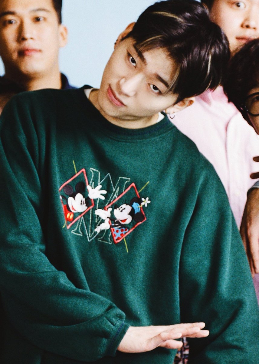 LunaIsFree_'s tweet photo. What's funny is now that fandom is cursing at Zico, some are even threatening him, all because he's #1 on Melon currently. But the moment Zico is #2 they'll start gloating &amp; bragging about how he's a flop &amp; how their group is superior. Their insecurity is amusing &amp; predictable. https://t.co/cQCAedF9v2