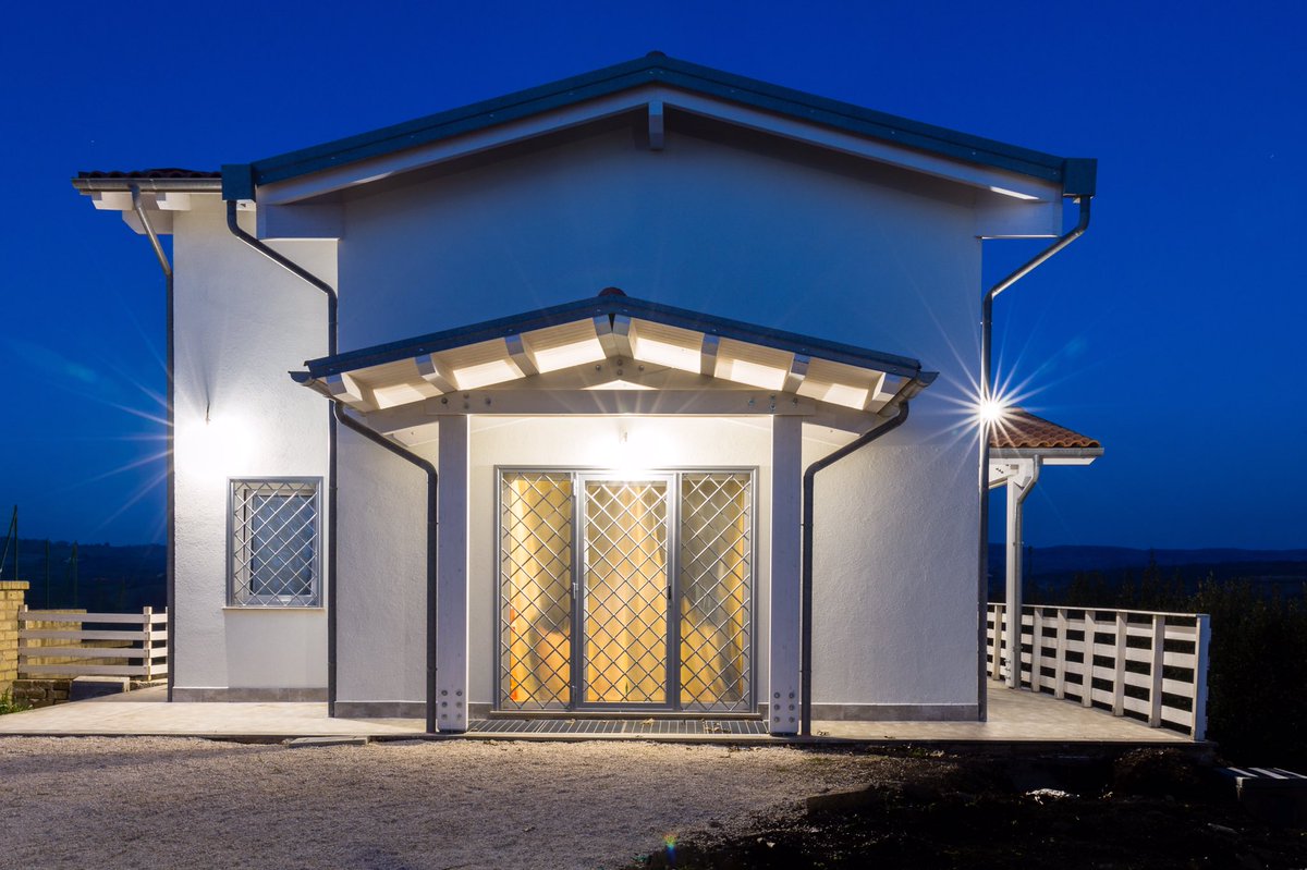 LibianchiSrl's tweet photo. Residenza Claudia, una #casainlegno efficiente ed #ecosostenibile dalle linee tradizionali che si distingue per la ricerca di uno stile di vita orientato al benessere ed alla sostenibilità, ma anche all'avanguardia sotto tutti i punti di vista. https://t.co/3BAiTo7CqQ