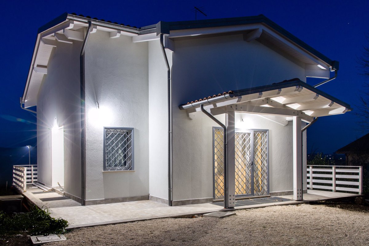 LibianchiSrl's tweet photo. Residenza Claudia, una #casainlegno efficiente ed #ecosostenibile dalle linee tradizionali che si distingue per la ricerca di uno stile di vita orientato al benessere ed alla sostenibilità, ma anche all'avanguardia sotto tutti i punti di vista. https://t.co/3BAiTo7CqQ