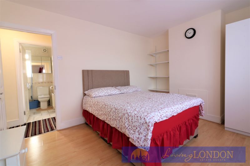 LivingLondonLtd's tweet photo. Good morning Twitter.
Lovely 3 bedroom property is available to rent in North London.
Interested or know anyone looking to rent in North London?
Like and share.

https://t.co/nkNBqxR99g

#Friday #FridayFeeling #FridayMotivation #northlondon #Edmonton #rent #livinglondon #lettings https://t.co/rEH4fhpwcR