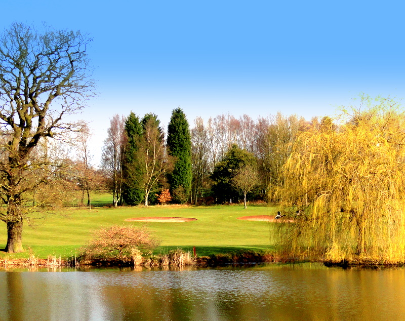 Nice weather for golf 🏌🏻☀️
➡bit.ly/BarlastonBooki…
We’ve had some nice weather for ducks, but now that Storm Brendan has passed we can look forward to improving Winter golf conditions. Come along to Barlaston GC to make the most of our fabulous winter rates.