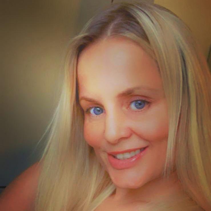 ✍️🎵🎼 #Songwriting #Singer #SuzieBMusic #Music #Beechhouse #housemusic #songwriter