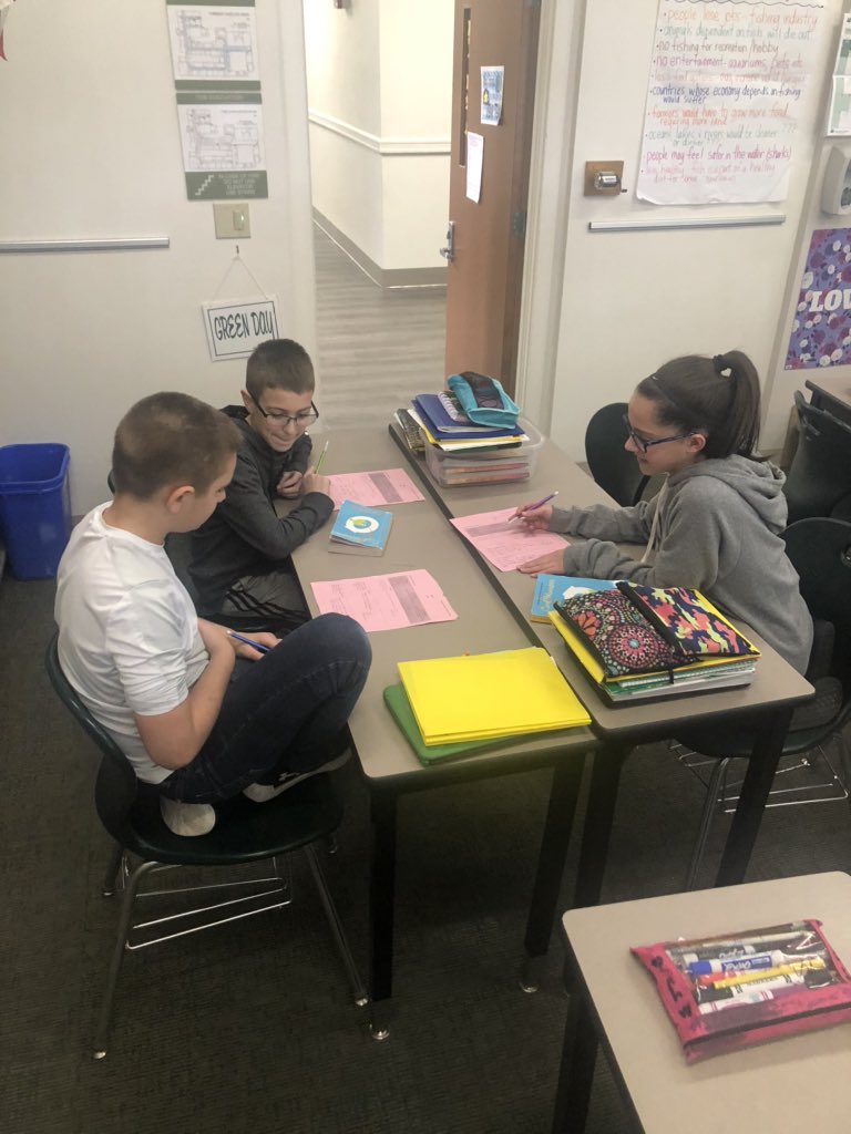 MMSOurHouseAP's tweet photo. 🙋🏻‍♀️ Student choice and voice 🙋🏻‍♀️ in 6th gr ELA classes. Students chose between 3 books with similar themes to read. 
📚 Student led book groups 
📚 Student agency
📚 Ownership of learning

@MMSOurHouse @MrSheppardMMS https://t.co/2xq4GNhY5s