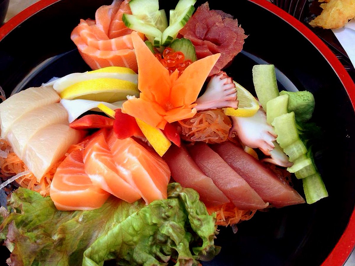 Yuhoki's tweet photo. Japanese fresh raw fish! If you fancy some sashimi, pop down to Yuhoki today for it's only light and a great brain food!
#londonfood #foodies #munchies #fridaythoughts #frisdaymotivationo #delicious #tasteoflondon https://t.co/8FXHOjxhdf