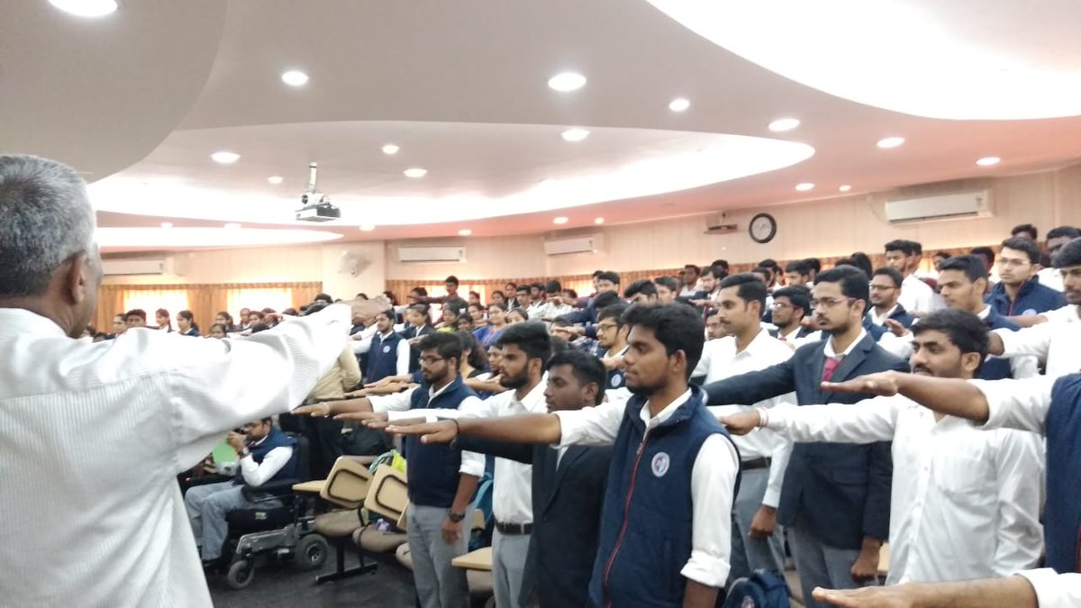 RvimNews's tweet photo. RVIM Staff and Students take Swachh Pledge and Pledge to Segregate on January 16,2020 https://t.co/ceikt062BG