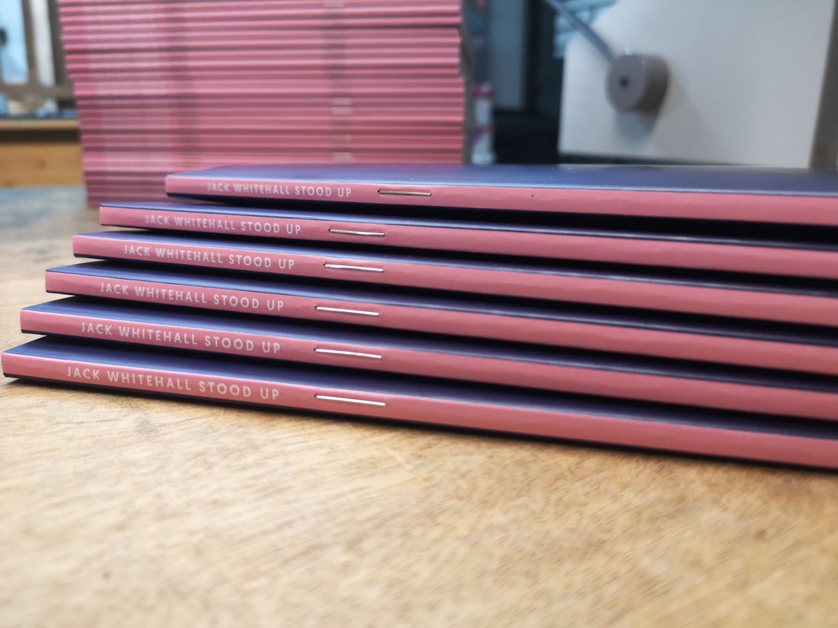 24HourPrintline's tweet photo. Give your #print the edge with our square-back brochures. Fastest brochure turnaround with a competitive edge! Print In by 10 Out by 5 https://t.co/wjFtCwnCcZ #brochures #event #sales #conference #printgreen #printmarketing https://t.co/h9QaLeeeJk