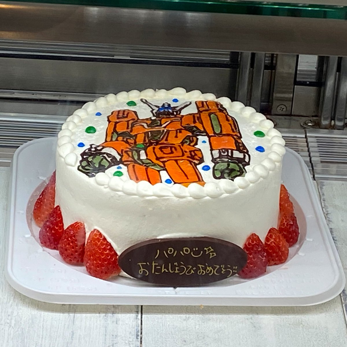 近所のケーキ屋さんに発動しそうなケーキが売ってました🎂