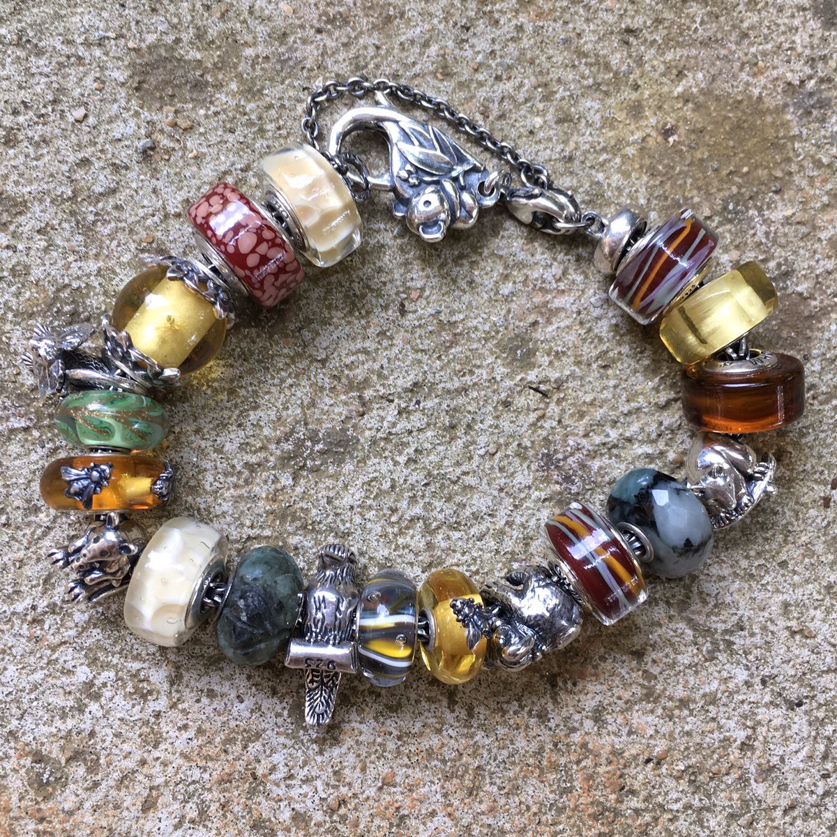 enfysbeads's tweet photo. 💚💛💚💛 #charmbracelet #charmbeads #ohmily #ohminaustralia #ohmbeads #redbalifrog #trollbeads #annemeiborg #stonebeads #trollbeadsuniques #cityofbeadsstudio #thepalaceofamber #tpoa #soufeel #sticksandstonesbeads #australia https://t.co/NkYylyE500