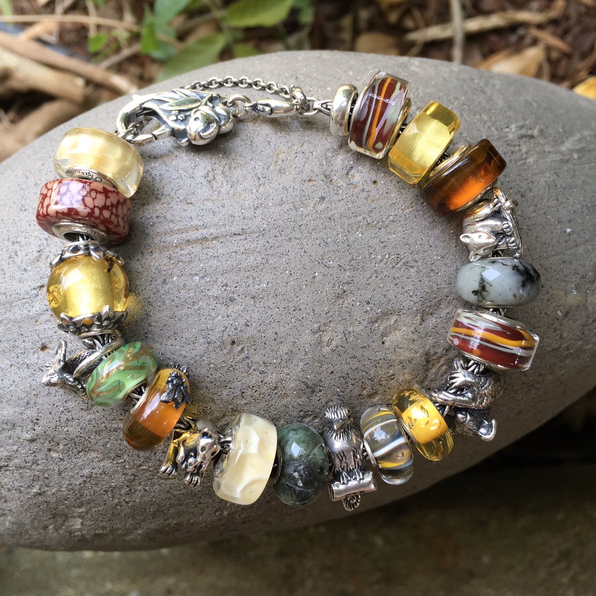 enfysbeads's tweet photo. 💚💛💚💛 #charmbracelet #charmbeads #ohmily #ohminaustralia #ohmbeads #redbalifrog #trollbeads #annemeiborg #stonebeads #trollbeadsuniques #cityofbeadsstudio #thepalaceofamber #tpoa #soufeel #sticksandstonesbeads #australia https://t.co/NkYylyE500