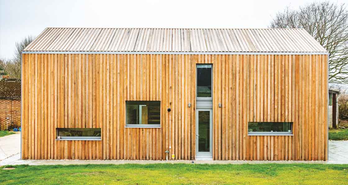 phplusmag's tweet image. “The experience of living in the house is, frankly, amazing," says homeowner Adrian of living in this gorgeous Sussex #passivehouse, designed by @HMYArchitects. 

You can read the full story of this project on our website now: passivehouseplus.ie/magazine/new-b… 

We love the larch cladding!