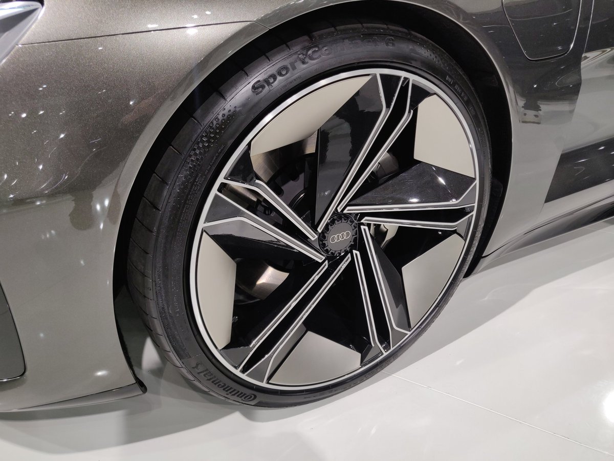TeslaWolfy's tweet photo. #Audi #Etron GT Concept at the #ViennaAutoShow. 95 kWh about 500 HP. unfortunately locked. sadly no rearview cameras but mirrors. apparently on the market end of 2020. we will see their production capacity. https://t.co/4Hp7tSfHu5
