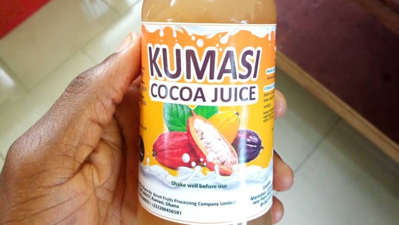 chocoproef's tweet photo. 🎈**NIEUWTJE**🎈
Het cacaovruchtsap heeft de weg naar het flesje gevonden, dus het is tijd voor een naam. Dit is KUMASI! Vernoemd naar de streek in Ghana waar het sapje 100 % geproduceerd is.
#sap #cacao #cacaovruchtvlees #lekker https://t.co/rVrH8yXkQp