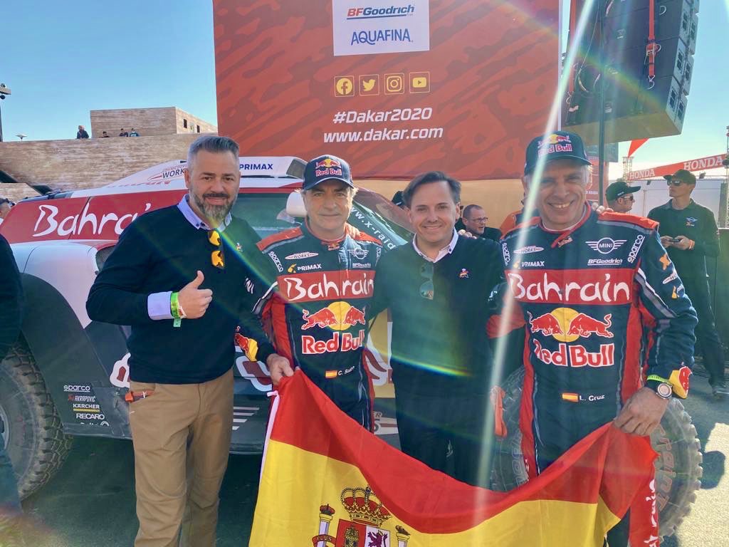 Lección magistral de <a href="/CSainz_oficial/">Carlos Sainz</a> y <a href="/LucasCruz74/">Lucas Cruz</a> en este #Rally <a href="/dakar/">DAKAR RALLY</a> 2020! Y no solo por conseguir su 3️⃣ #Dakar, sino por llevar el peso de carrera durante casi la totalidad de la prueba!! Sois muy grandes!! Podium con mucho color Español 🇪🇸 BRAVO 😎!! <a href="/deportegob/">CSD</a> #ESPasion