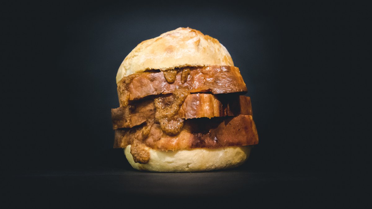 PolizeiBayern's tweet image. Da Leberkas is fertig!

#SeduceSomeoneInFourWords #bavariancopstyle