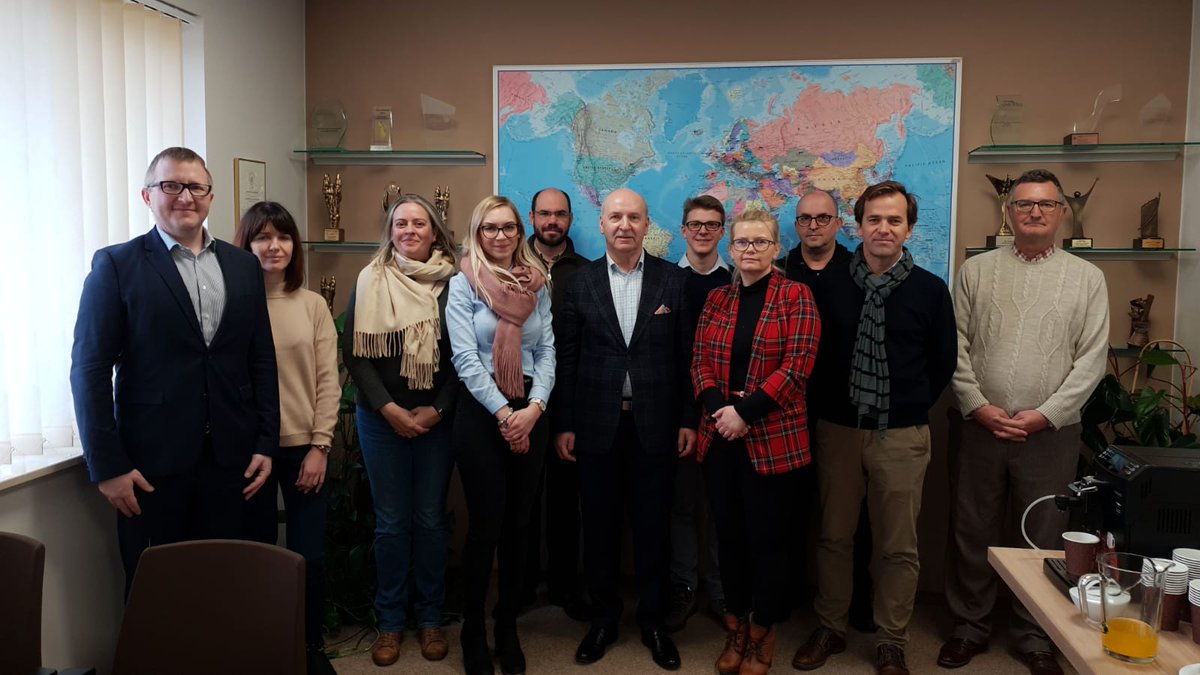 AtazRafael's tweet photo. Visitamos hoy #ProProject, compañia polaca que @infoRMurcia y Region Lubelskie proponen como ejemplo de escalado empresarial: 24 trabajadores, con delegaciones en 4 continentes y 90% de facturacion en mercados exteriores https://t.co/xb9QMSAMF1