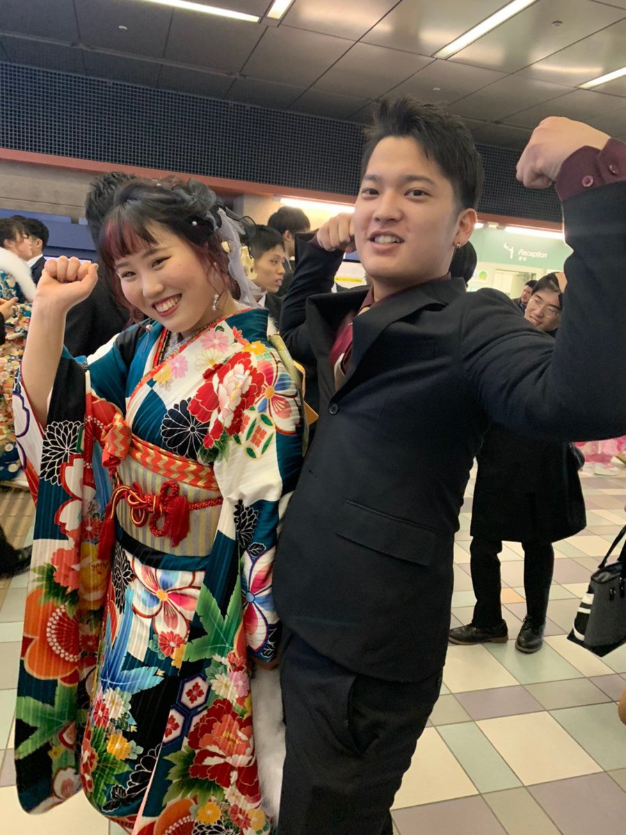rei__na07's tweet photo. 成人式 🥰
全部意味あるポーズ😂 https://t.co/4VO8uZibte
