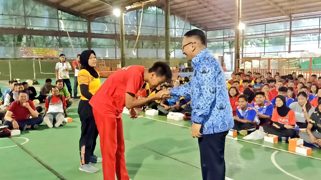 budparekrafjtg's tweet photo. Suatu saat nanti salah satu diantara mereka akan Mengibarkan Bendera Merah Putih dan Menyanyikan Lagu Kebangsaan Indonesia Raya, Membawa Nama Baik Bangsa dan Negara melalui Olahraga : tetap semangat dan giat berlatih untuk para atlet @BPPLOP_JATENG...
#JatengGayeng https://t.co/IwcSSzGK7N