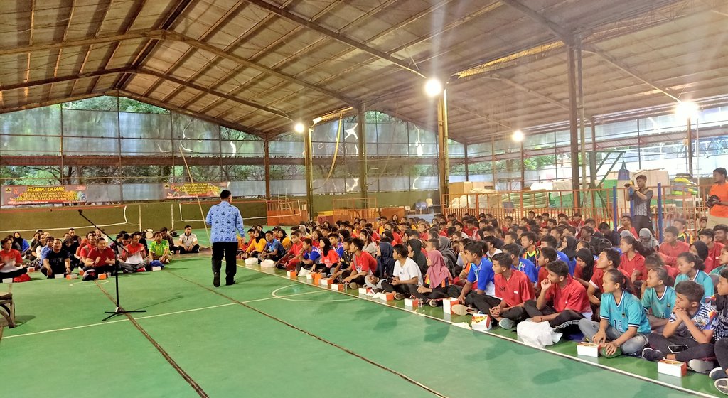 budparekrafjtg's tweet photo. Suatu saat nanti salah satu diantara mereka akan Mengibarkan Bendera Merah Putih dan Menyanyikan Lagu Kebangsaan Indonesia Raya, Membawa Nama Baik Bangsa dan Negara melalui Olahraga : tetap semangat dan giat berlatih untuk para atlet @BPPLOP_JATENG...
#JatengGayeng https://t.co/IwcSSzGK7N