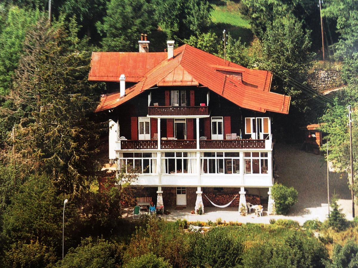 Picture of a swiss Chalet, where the sprint will take place.