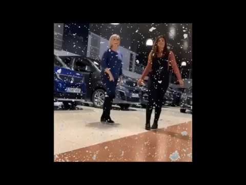 El frío puede hacer que se congelen muchas cosas, pero jamás ocurre con los precios de Eslauto.  Ven y disfruta de un 2020 cargado de novedades que te encantarán. 🚗😁  👇

youtu.be/IhN2S98FEqo