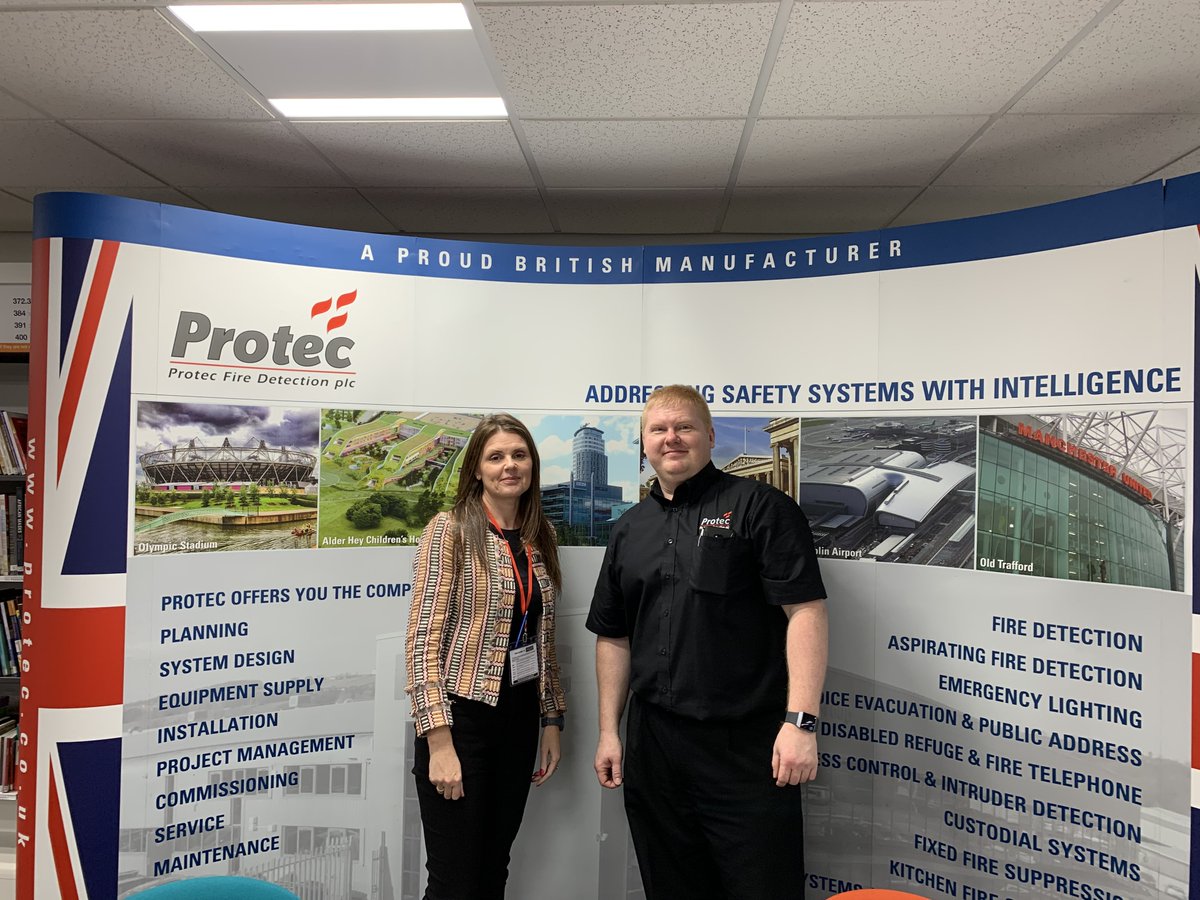 Thank you to our brilliant employer partners who exhibited at our successful Engineering Apprenticeship Event last night. The LRC was buzzing with enthusiasm for #Engineering with well over 100 young people interested in a career in the sector!