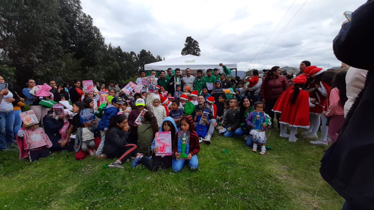 LDSSOGAMOSO's tweet photo. Navidad verdolaga 2019 https://t.co/Vxbq8r81Ws