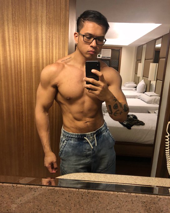 จะเป็นพ่อคนทั้งที ต้องเป็นพ่อที่เท่หน่อยมะ   #heroathletes #cooldad https://t.co/RUXEyR50GW<a href="/tag/heroathletes"class="tags">#heroathletes</a><a href="/tag/cooldad"class="tags">#cooldad</a>