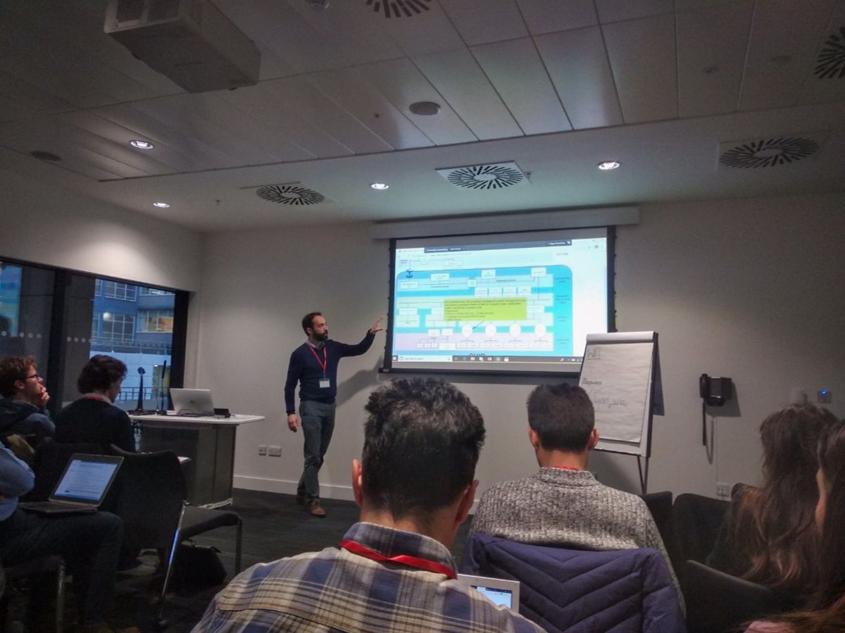 David Brosset présente le cyber range.