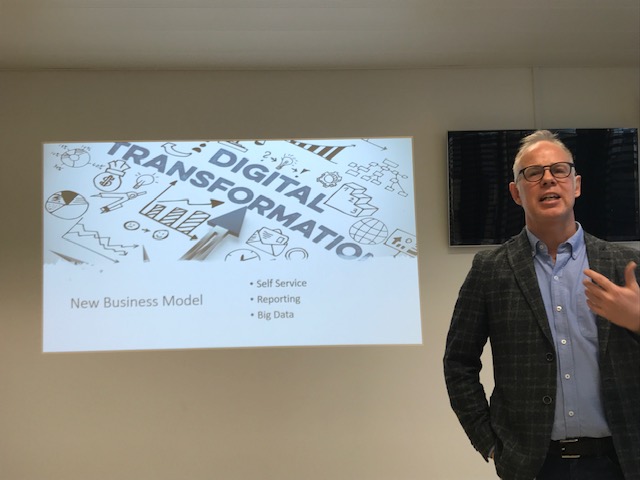 #Digital #disruption in beer serving. 

Today´s Tech Talk <a href="/DellTech/">Dell Technologies</a>  with <a href="/rtovgaard/">ronny tovgaard</a> Great perspectives about what technology can do to #scale drink serving from ordering, serving, payment (mobile, face recognition), #Bigdata -  fast and smooth process. 
bottomsup.dk/kontakt-bottom…